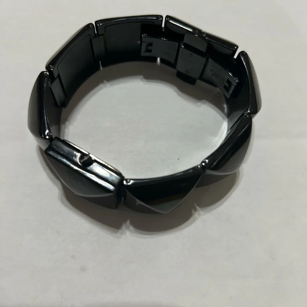 Vince Camuto Ladies Black Metal Pyramid-shaped Bracelet Watch VC/ 5027 Y121